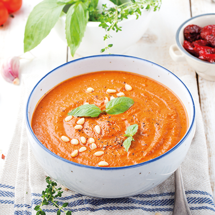 Tomatentsoep in een kom