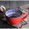 Daphne's Diary Handgeschilderde Grote keramische koffiemok (rood met blauw patroon)