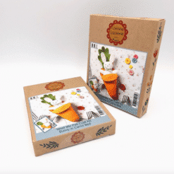 Alternative view of Kit de bricolage lapin en carotte en feutre