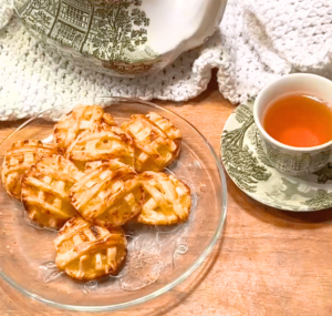 Delicious mini apple pies