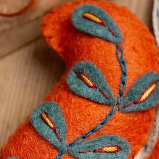 Mini kit créatif en feutrine – Écureuil folk – Image 4